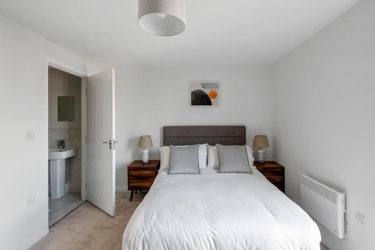 Spacious 1 Bedroom Apartment In A Converted Mill 利兹 外观 照片