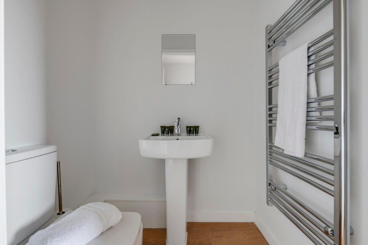 Spacious 1 Bedroom Apartment In A Converted Mill 利兹 外观 照片
