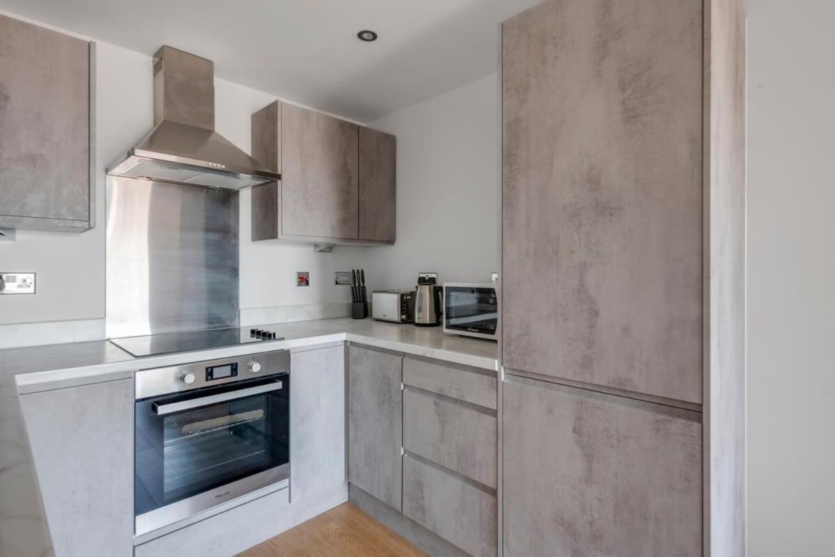 Spacious 1 Bedroom Apartment In A Converted Mill 利兹 外观 照片