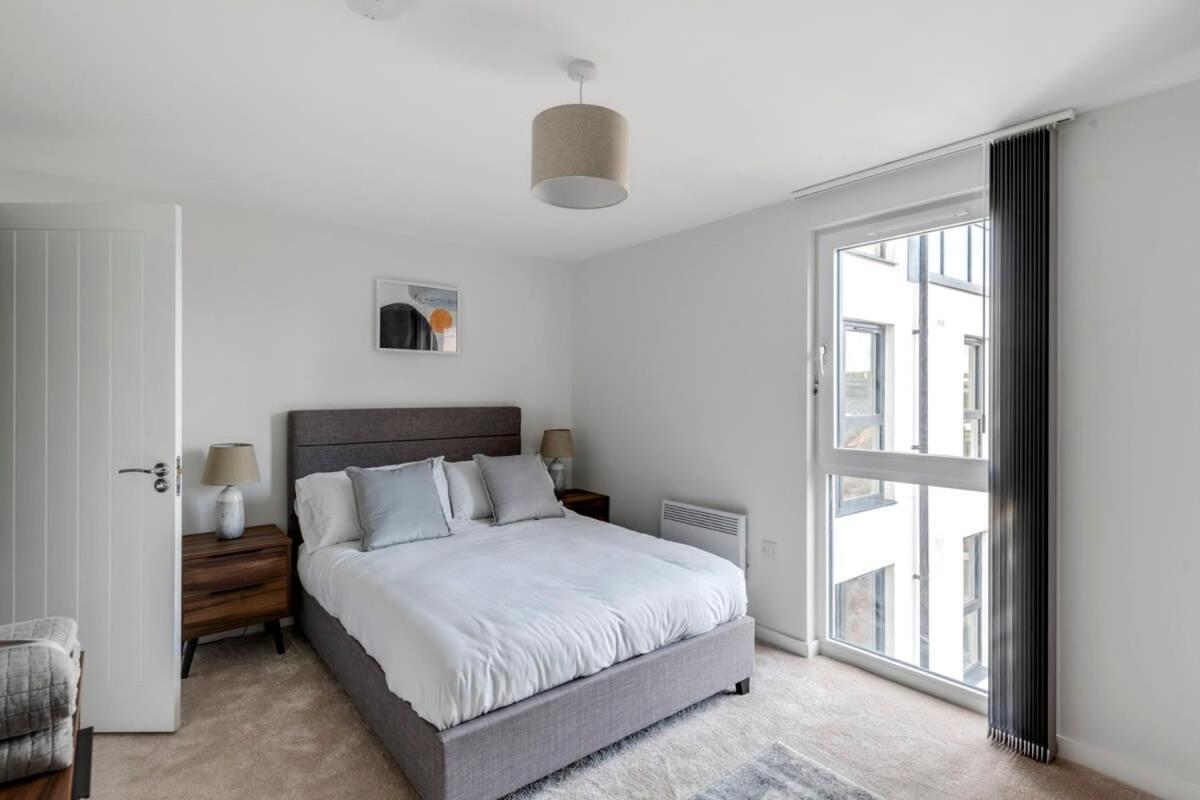 Spacious 1 Bedroom Apartment In A Converted Mill 利兹 外观 照片