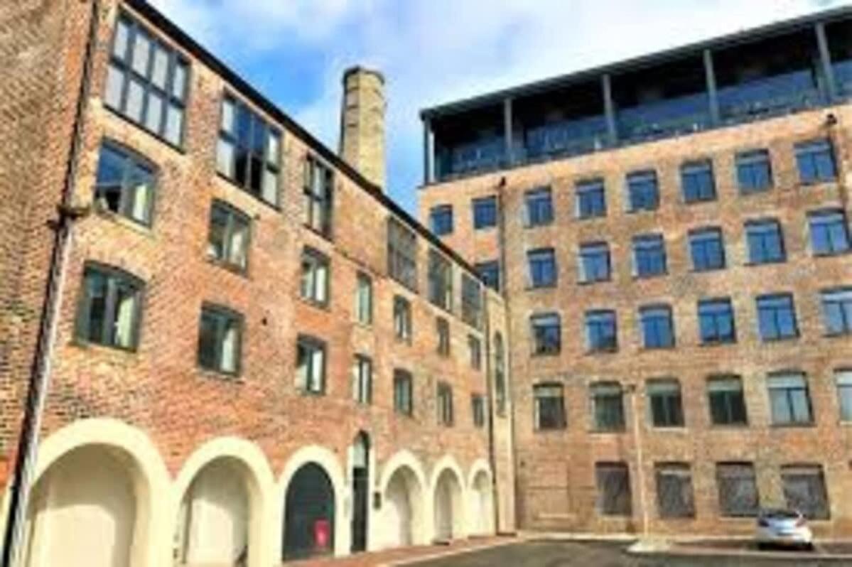 Spacious 1 Bedroom Apartment In A Converted Mill 利兹 外观 照片