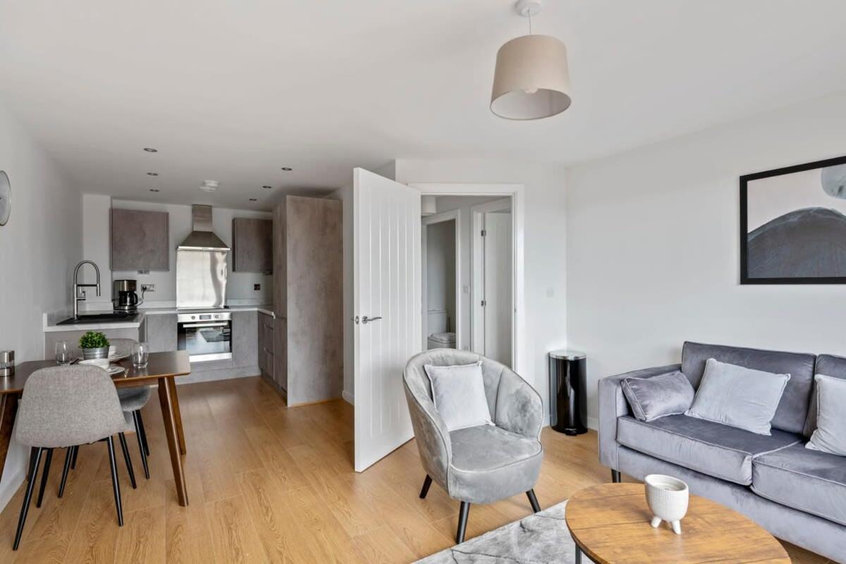 Spacious 1 Bedroom Apartment In A Converted Mill 利兹 外观 照片