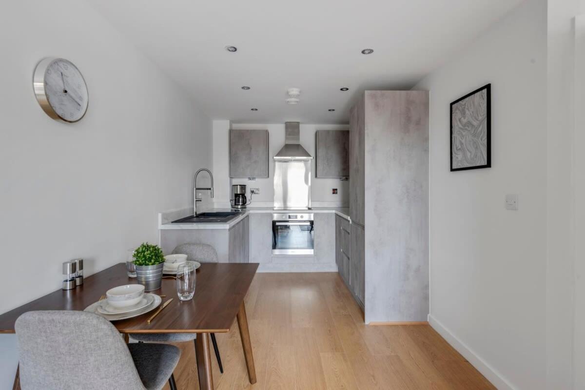 Spacious 1 Bedroom Apartment In A Converted Mill 利兹 外观 照片